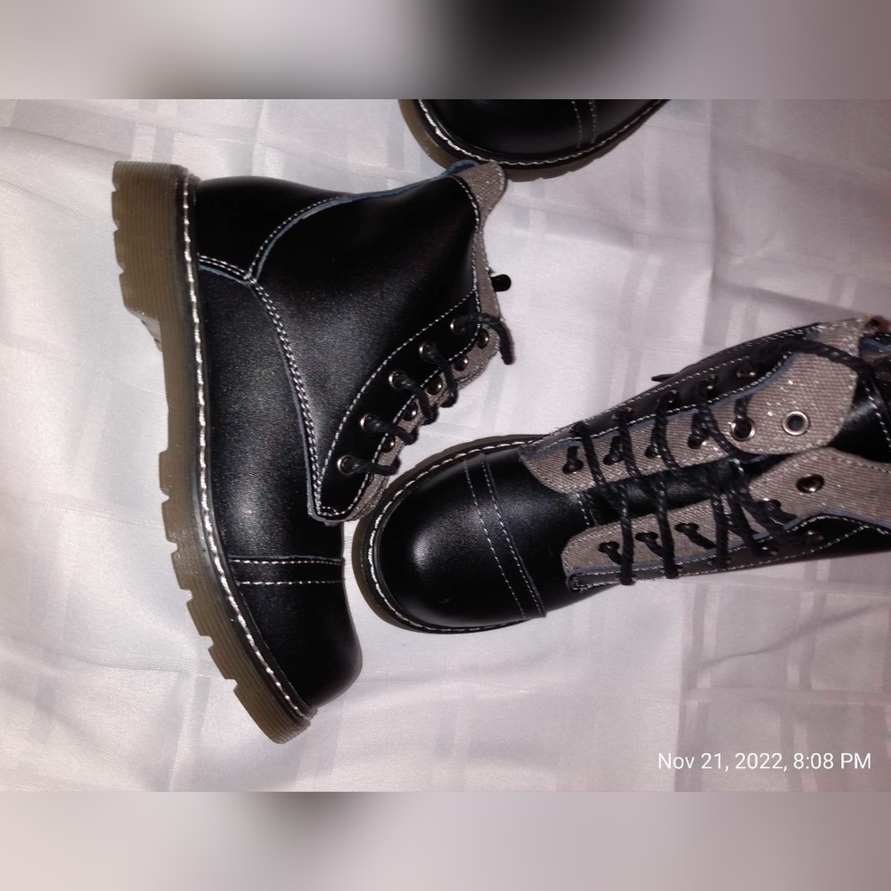 Kids leather boots NWOT